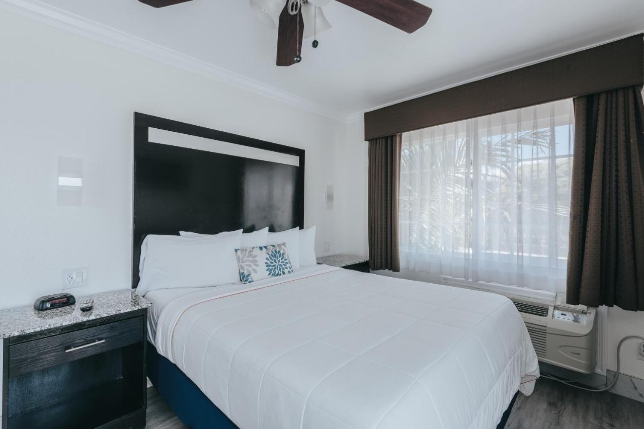 Sea Air & - Downtown - Restaurant Row 3*
