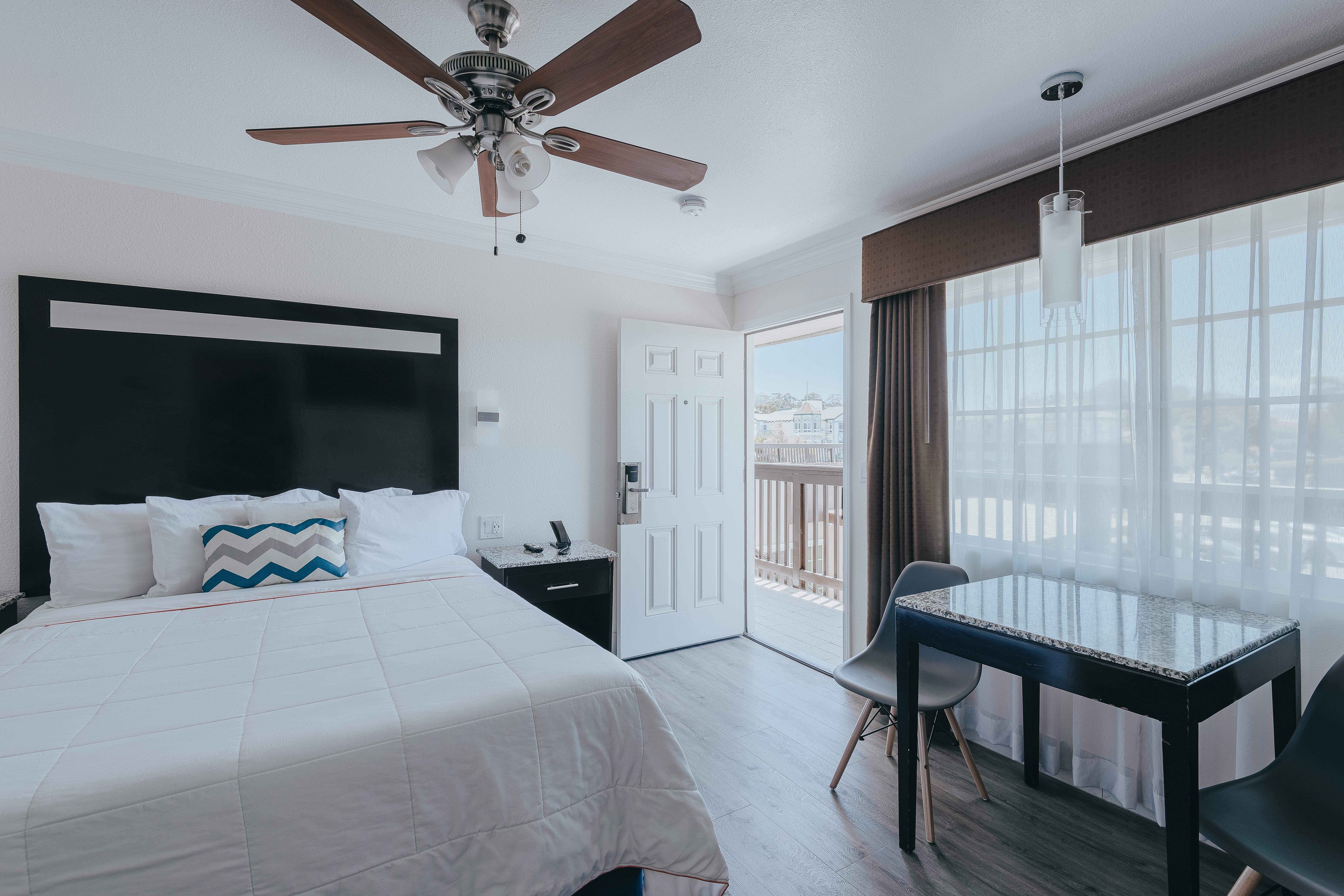Sea Air & - Downtown - Restaurant Row 3*